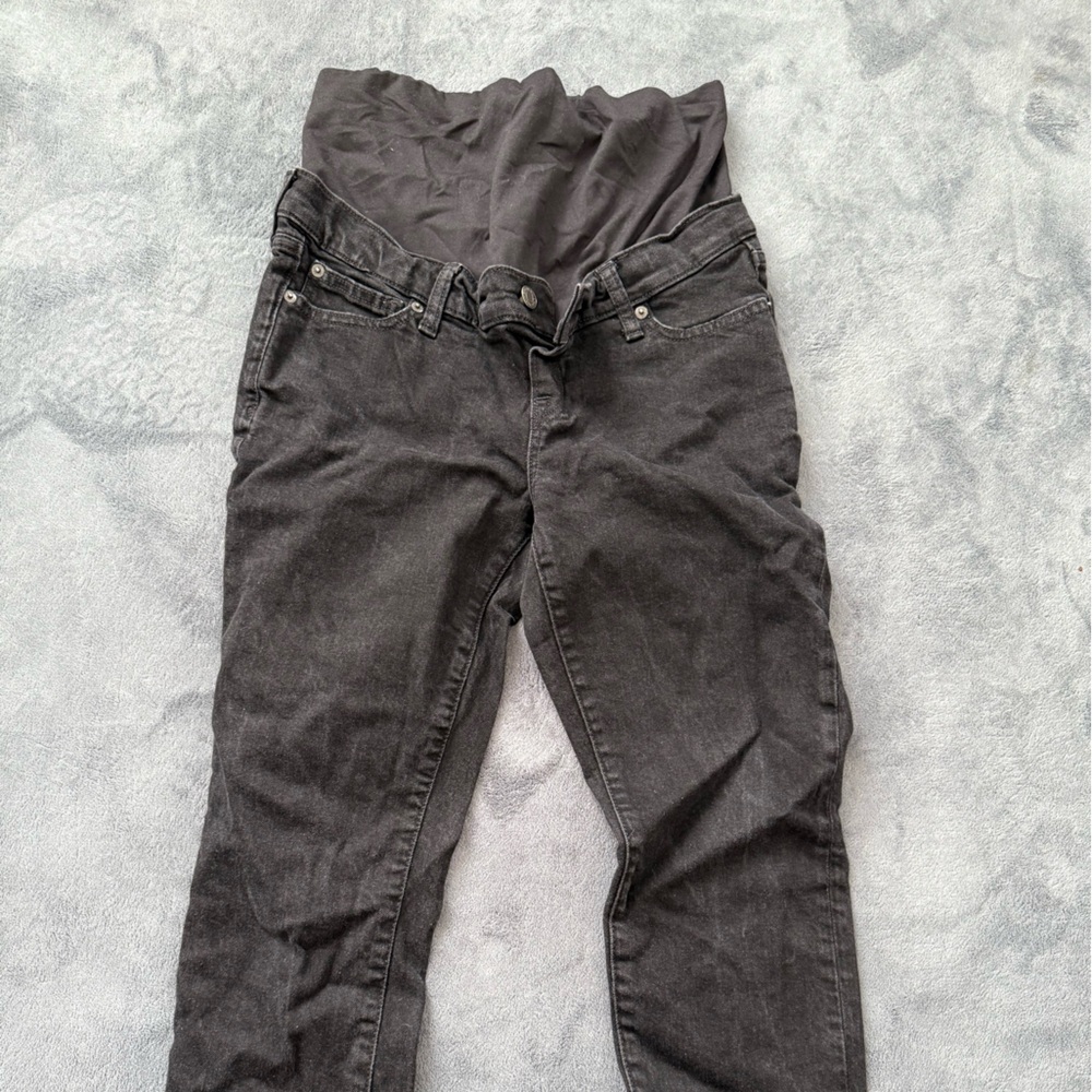 GAP black denim maternity 29/8 short jeans